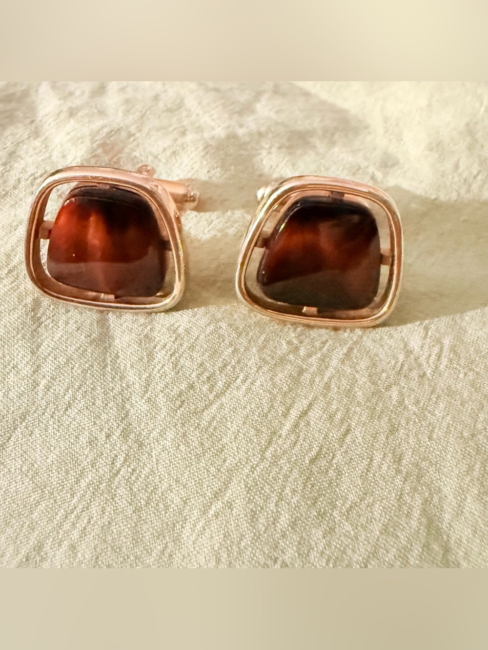 Hickok 1960 Men's Brown Cufflinks with Gold Frame